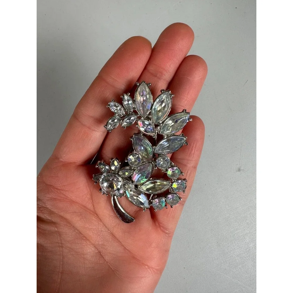Vintage Clear Rhinestone Brooch Pin Silver Tone Statement Colors In‎ Light